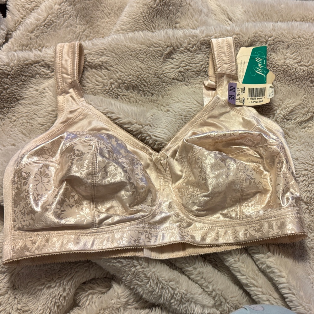 Lilyette Shimmering Floral Soft Cup Bra in Cream sz 38DD (E) NWT